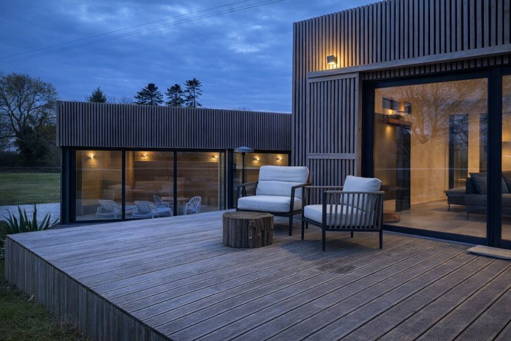 MAISON CONTEMPORAINE DE PLAIN PIED - 225 M² - 4 CHAMBRES - PIECE DE VIE 80M² - PISCINE CHAUFFEE COUVERTE - VUE MER - RARE photo 5