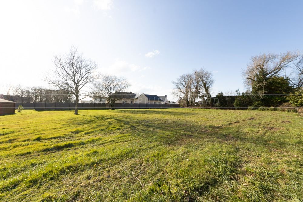 TERRAIN - PLUS DE 1700M²- HORS LOTISSEMENT- EXPOSITION IDEALE- PROCHE DES COMMODITES photo 2