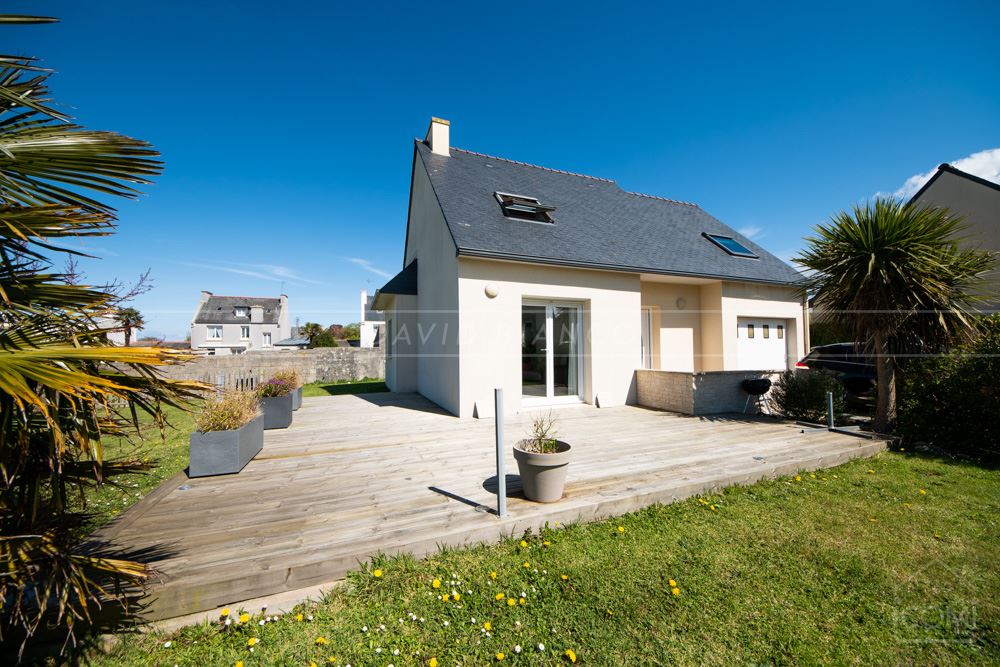 MAISON INDIVUDUELLE T5 DE 2006 AVEC GARAGE ET 3 CHAMBRES SUR TERRAIN CLOS DE 775M²