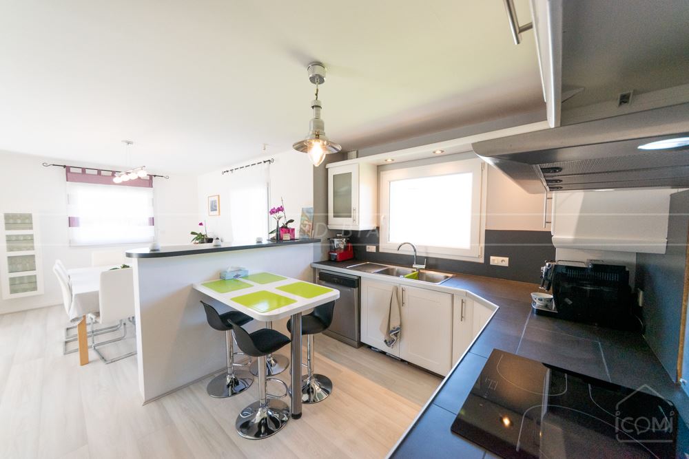 MAISON INDIVUDUELLE T5 DE 2006 AVEC GARAGE ET 3 CHAMBRES SUR TERRAIN CLOS DE 775M² photo 3
