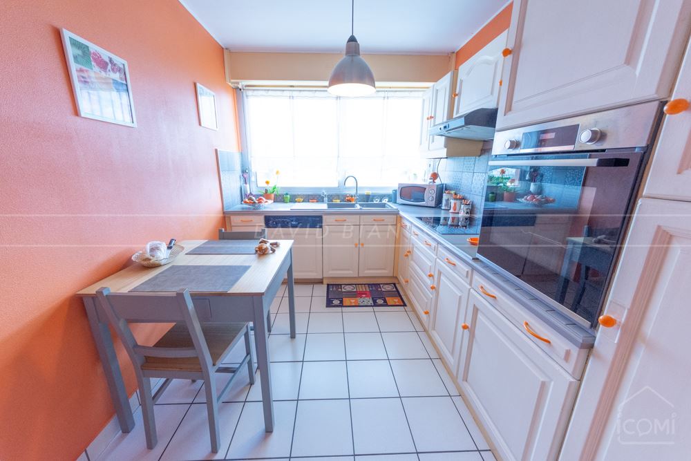 APPARTEMENT T5 83M² AU DERNIER ETAGE AVEC 2 BALCONS - 3 CHAMBRES - NOMBREUX RANGEMENTS - PLACE DE PARKING PRIVEE photo 2