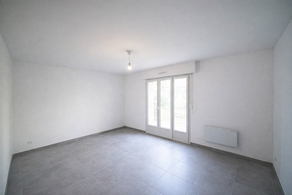 APPARTEMENT - 1 PIECE - 30 M² - DALLE BETON - IDEAL ETUDIANT OU INVESTISSEUR - SECTEUR RECHERCHE - PLACE DE PARKING photo 2