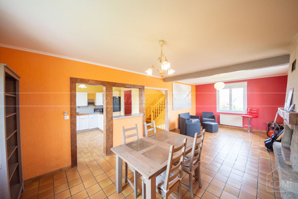 MAISON FAMILIALE - 6 CHAMBRES - PIECE DE VIE 50M² - TERRAIN +800M² - COUP DE COEUR - RARE photo 2