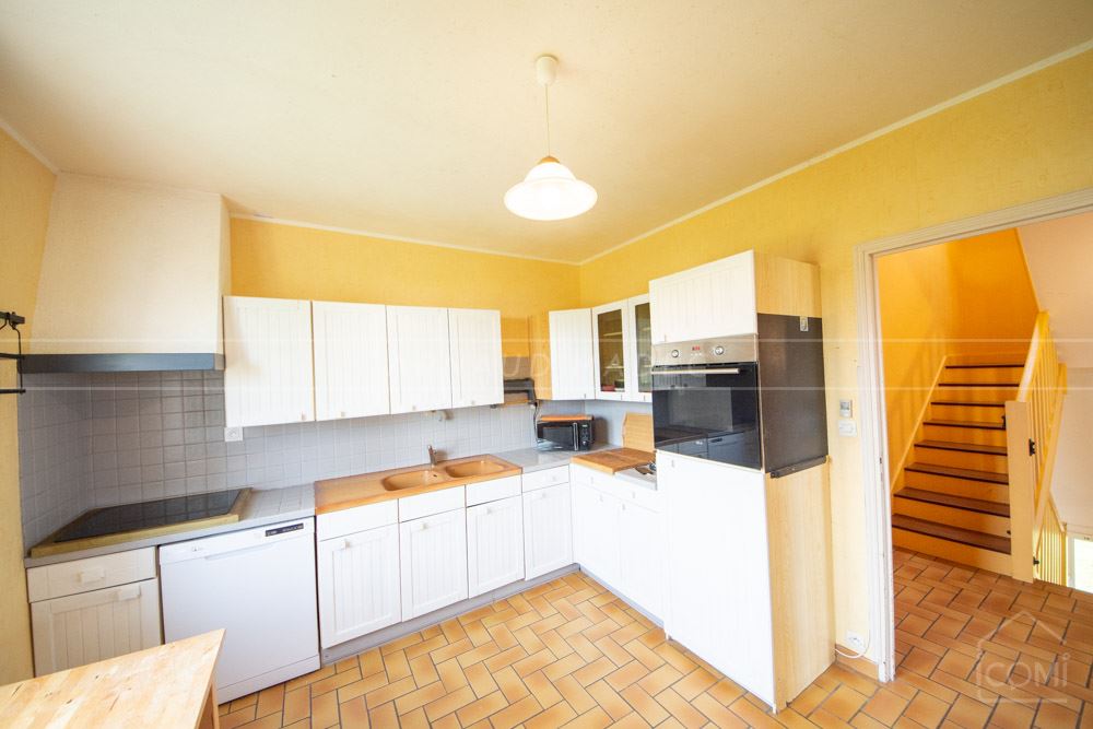 MAISON FAMILIALE - 6 CHAMBRES - PIECE DE VIE 50M² - TERRAIN +800M² - COUP DE COEUR - RARE photo 4