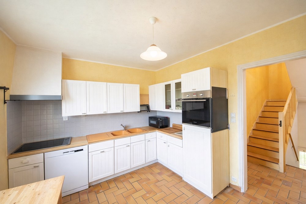 MAISON FAMILIALE - 6 CHAMBRES - PIECE DE VIE 50M² - TERRAIN +800M² - COUP DE COEUR - RARE photo 3