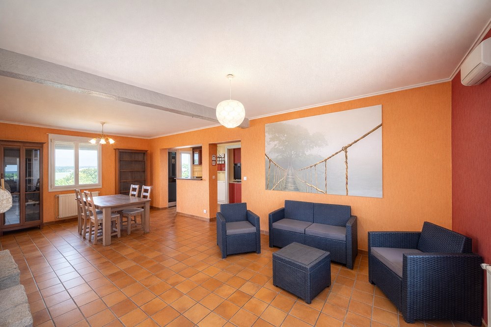 MAISON FAMILIALE - 6 CHAMBRES - PIECE DE VIE 50M² - TERRAIN +800M² - COUP DE COEUR - RARE photo 2