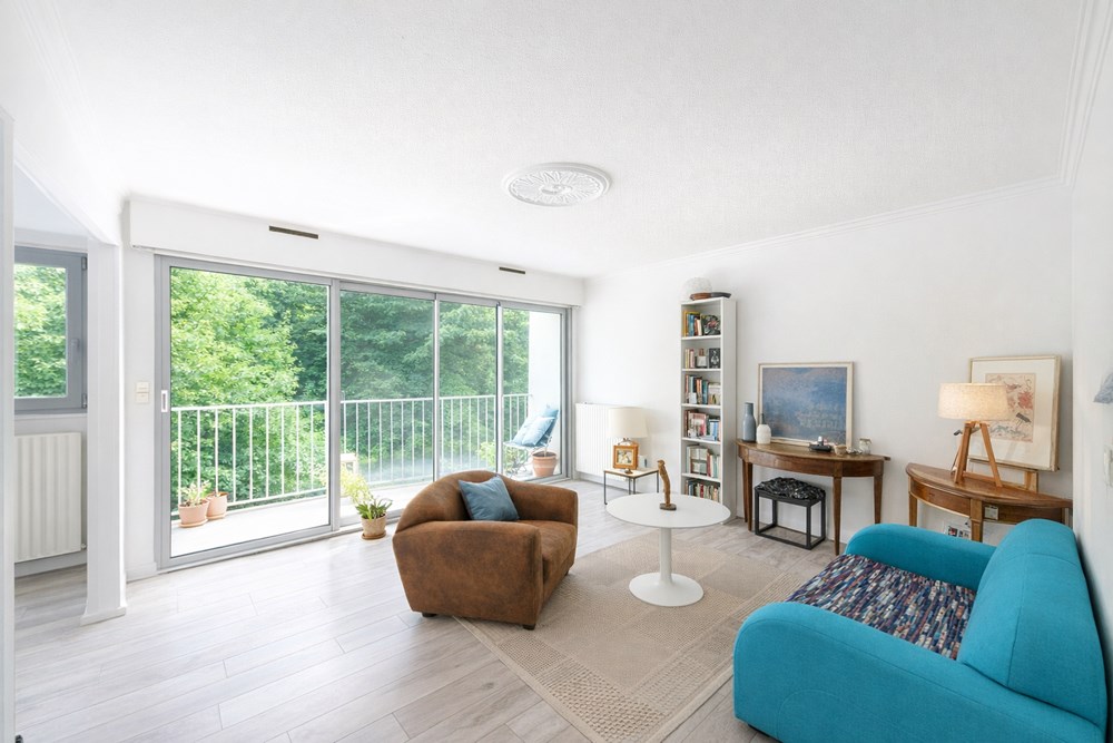 SPACIEUX APPARTEMENT - 3 CHAMBRES - BALCON - ASCENSEUR - VUE DEGAGEE ET ARBOREE - PLACE DE PARKING PRIVEE - DALLE BETON - PROXIMITE CENTRE VILLE