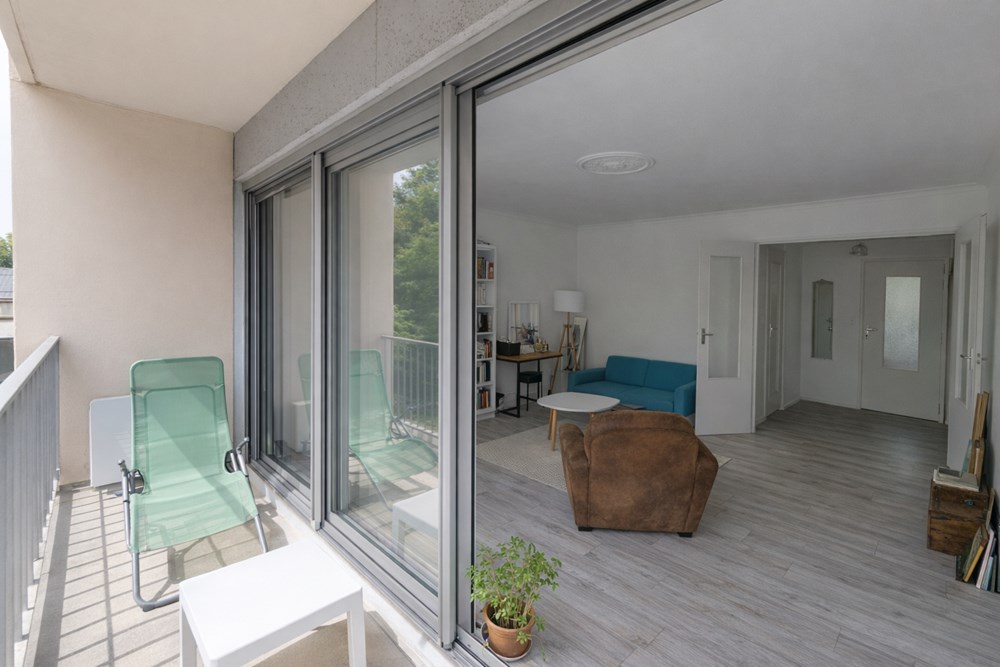SPACIEUX APPARTEMENT - 3 CHAMBRES - BALCON - ASCENSEUR - VUE DEGAGEE ET ARBOREE - PLACE DE PARKING PRIVEE - DALLE BETON - PROXIMITE CENTRE VILLE photo 2