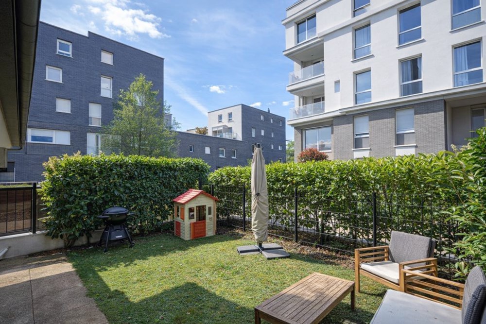 APPARTEMENT T3 - JARDIN ET TERRASSE DE 55M² EXPO SUD OUEST - PARKING PRIVATIF DEUX VOITURES - CALME - STANDING - RARE photo 5