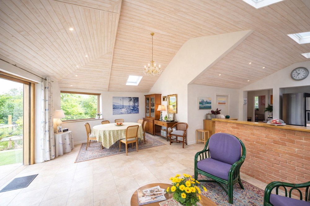 PROPRIETE DE 200 M² - TERRAIN DE + DE 2400M² - ESPACE DE VIE DE + 70M² EN REZ DE JARDIN - CALME - RARE - PROCHE MER photo 3