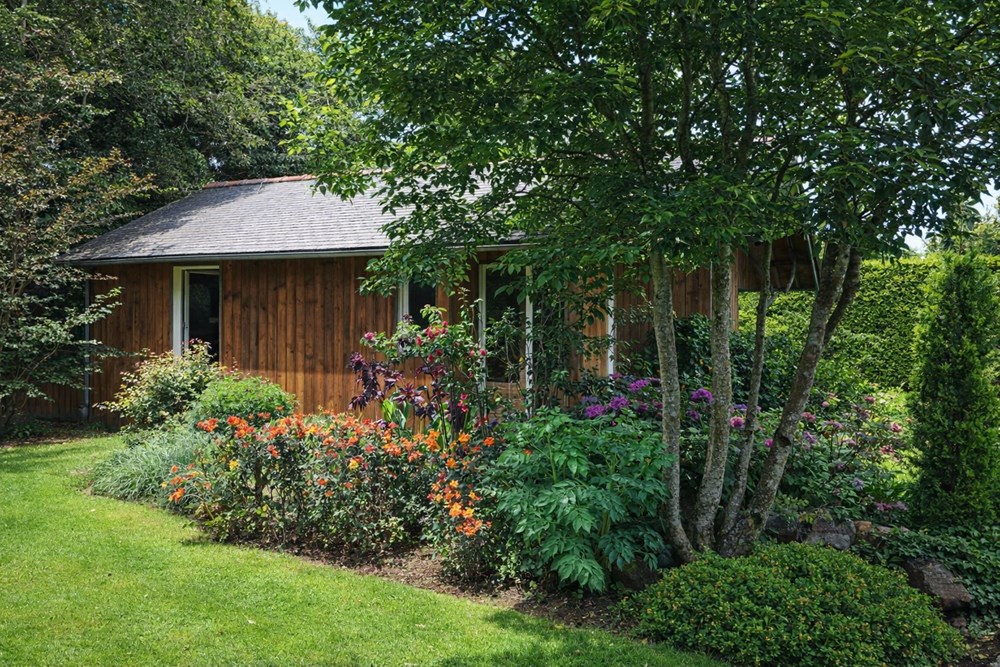 PROPRIETE DE 200 M² - TERRAIN DE + DE 2400M² - ESPACE DE VIE DE + 70M² EN REZ DE JARDIN - CALME - RARE - PROCHE MER photo 5