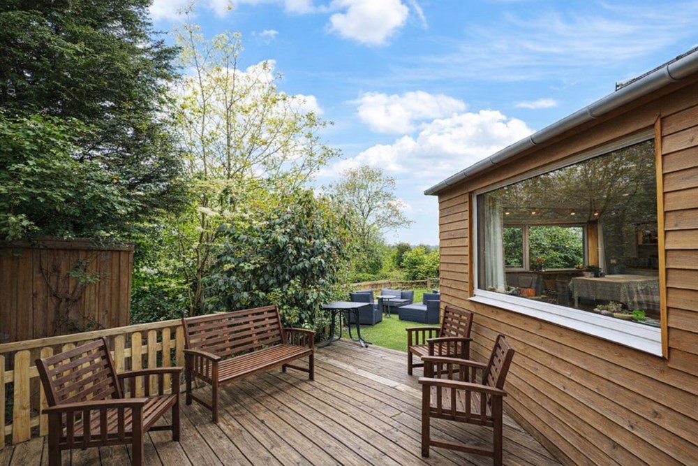 PROPRIETE DE 200 M² - TERRAIN DE + DE 2400M² - ESPACE DE VIE DE + 70M² EN REZ DE JARDIN - CALME - RARE - PROCHE MER photo 2