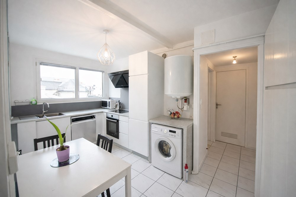 QUARTIER LE BOT PONT NEUF - APPARTEMENT T3- 2 CHAMBRES - LUMINEUX - VUE DEGAGEE - CALME - RENOVATION RECENTE photo 2