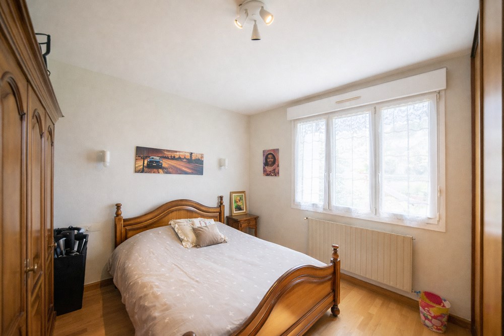 CHARMANTE MAISON NEO BRETONNE - 5 CHAMBRES - SOUS SOL COMPLET - CALME PROCHE DU BOURG photo 4
