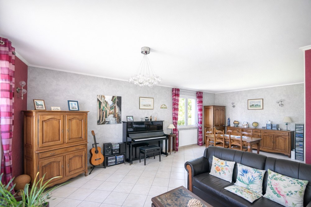 CHARMANTE MAISON NEO BRETONNE - 5 CHAMBRES - SOUS SOL COMPLET - CALME PROCHE DU BOURG photo 2