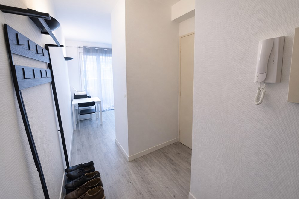 STUDIO - 1 PIECE - 21M² - RESIDENCE SECURISEE ANNEE 1990 - CALME - CAVE - CENTRE VILLE photo 4