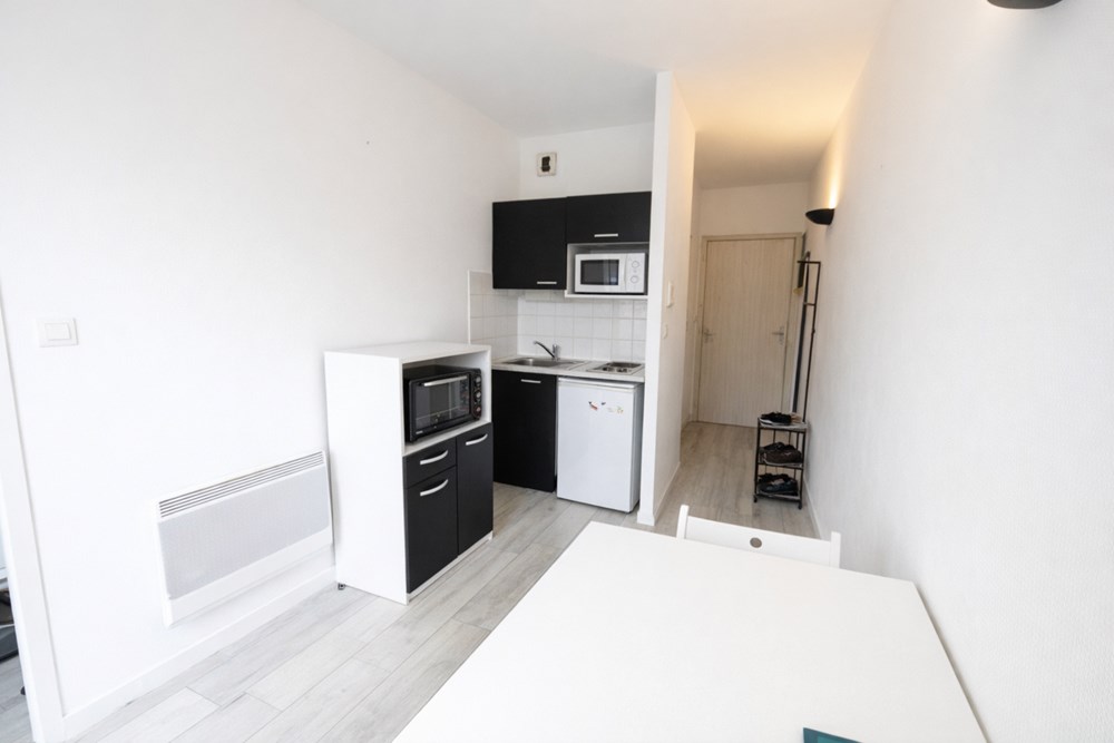 STUDIO - 1 PIECE - 21M² - RESIDENCE SECURISEE ANNEE 1990 - CALME - CAVE - CENTRE VILLE