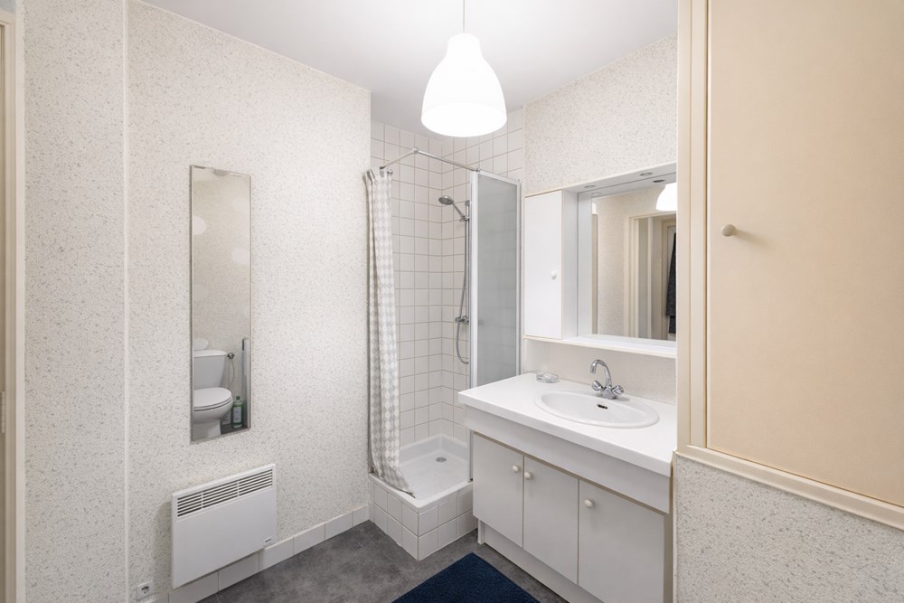 STUDIO - 1 PIECE - 21M² - RESIDENCE SECURISEE ANNEE 1990 - CALME - CAVE - CENTRE VILLE photo 5