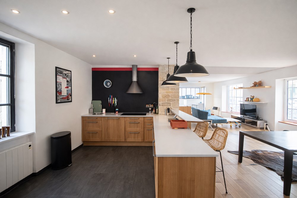 MAGNIFIQUE APPARTEMENT - STYLE LOFT - 110M² - CENTRE VILLE HISTORIQUE - VUE SUR L'ODET - 3EME ET DERNIER ETAGE photo 2