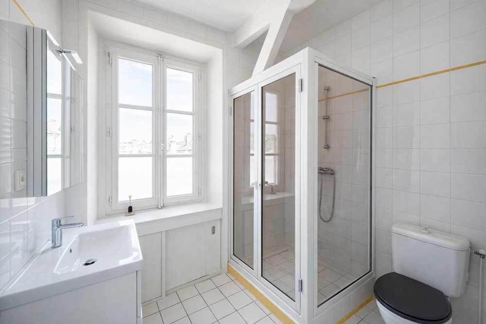 MAGNIFIQUE APPARTEMENT - STYLE LOFT - 110M² - CENTRE VILLE HISTORIQUE - VUE SUR L'ODET - 3EME ET DERNIER ETAGE photo 5