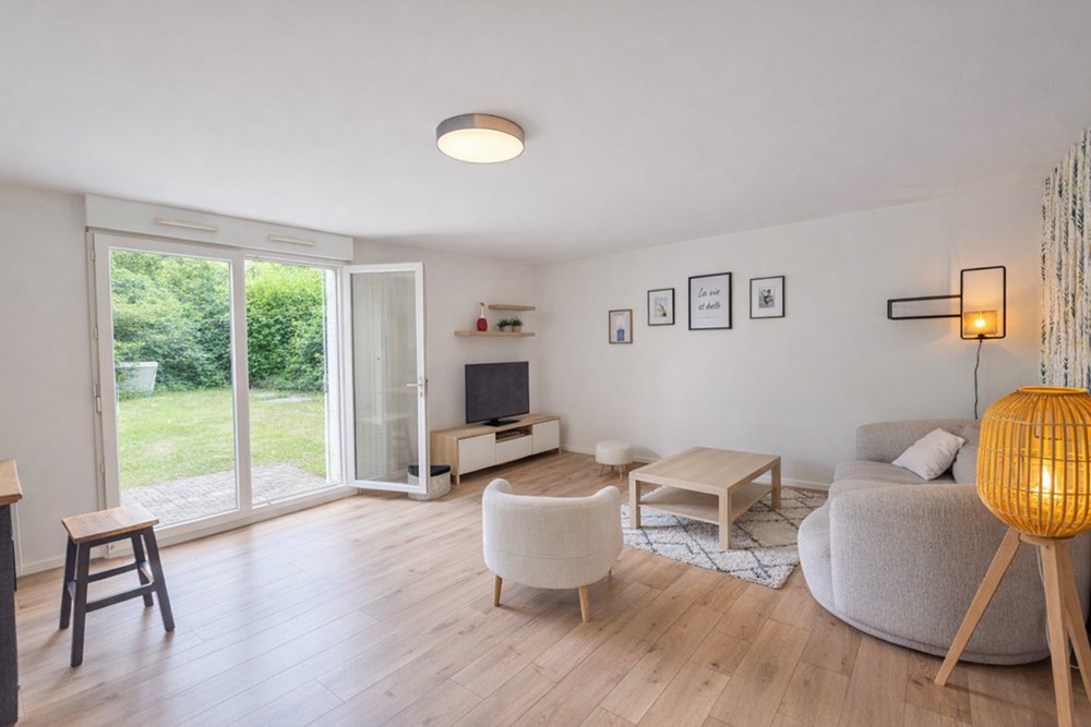 DUPLEX AVEC JARDIN PRIVATIF - PIECE DE VIE DE 40M AVEC ACCES JARDIN - 3 CHAMBRES - GARAGE ET PARKING 3 VOITURES - AUCUNS TRAVAUX - RARE photo 3