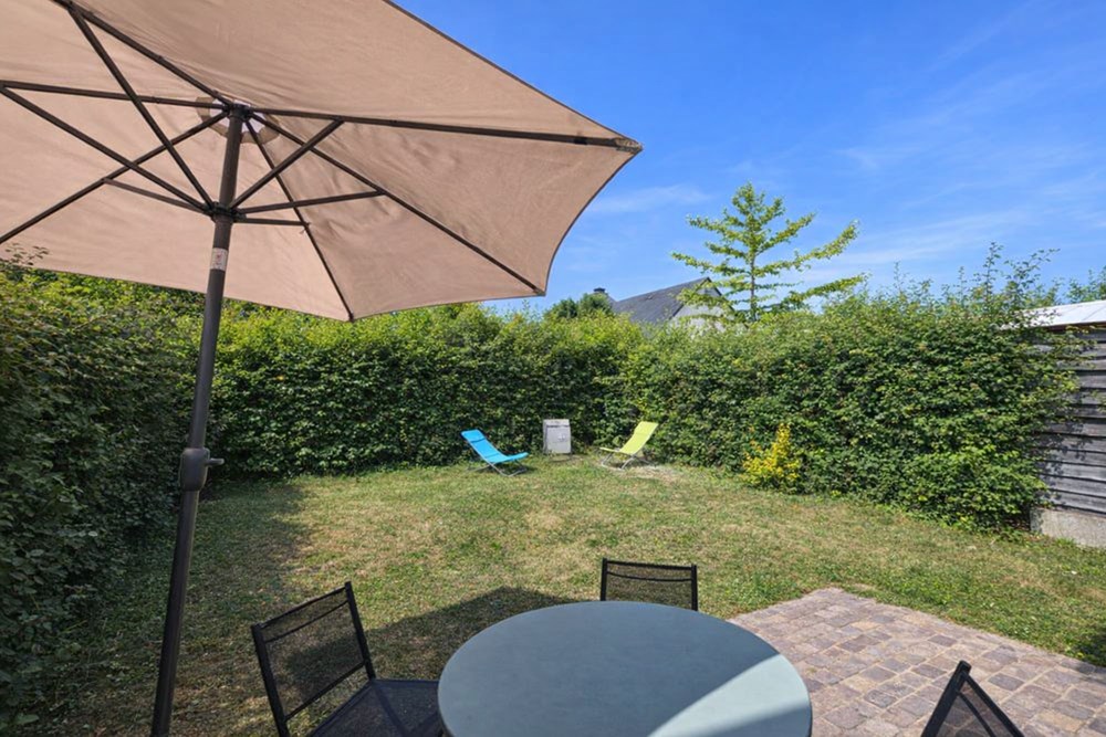 DUPLEX AVEC JARDIN PRIVATIF - PIECE DE VIE DE 40M AVEC ACCES JARDIN - 3 CHAMBRES - GARAGE ET PARKING 3 VOITURES - AUCUNS TRAVAUX - RARE