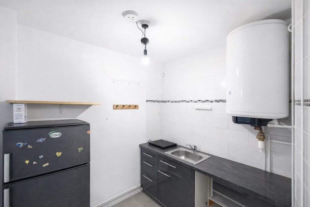 APPARTEMENT 45M² - 1 CHAMBRE - CENTRE VILLE - PLACE DE PARKING - DALLE BETON - PROCHE ECOLES photo 3