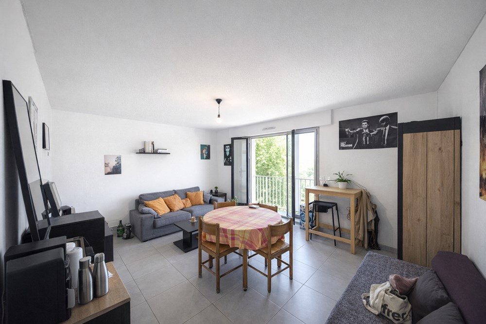 APPARTEMENT 45M² - 1 CHAMBRE - CENTRE VILLE - PLACE DE PARKING - DALLE BETON - PROCHE ECOLES