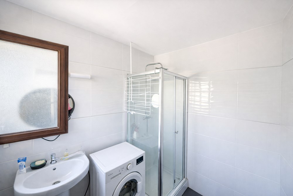 APPARTEMENT 45M² - 1 CHAMBRE - CENTRE VILLE - PLACE DE PARKING - DALLE BETON - PROCHE ECOLES photo 4