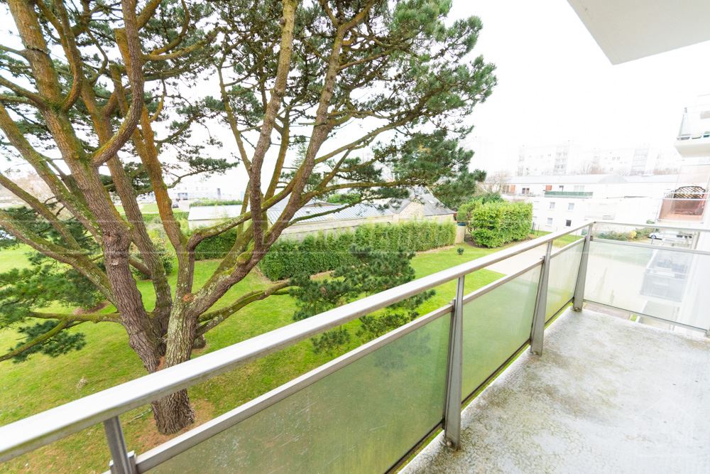 APPARTEMENT T4 83M² AU 3EME ETAGE SUR 4 AVEC 3 CHAMBRES DALLE BETON BALCON CAVE RANGEMENTS ASCENSEUR photo 3