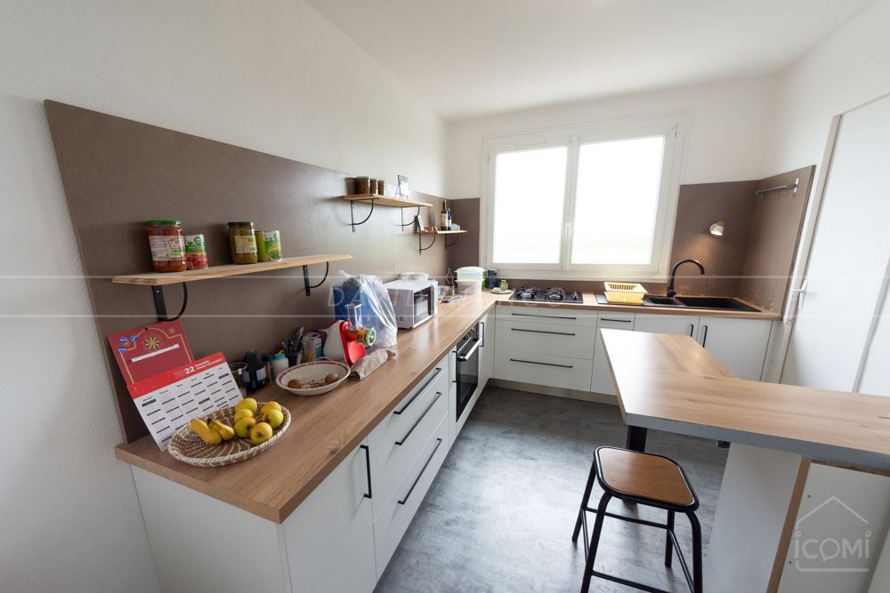 APPARTEMENT T4 83M² AU 3EME ETAGE SUR 4 AVEC 3 CHAMBRES DALLE BETON BALCON CAVE RANGEMENTS ASCENSEUR photo 2