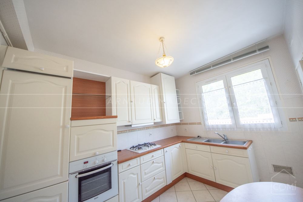 APPARTEMENT T4 DE 83 M² AVEC BELLE PIECE DE VIE - 2/3 CHAMBRES - TERRASSE - ASCENSEUR - VERDURE - CALME - RARE