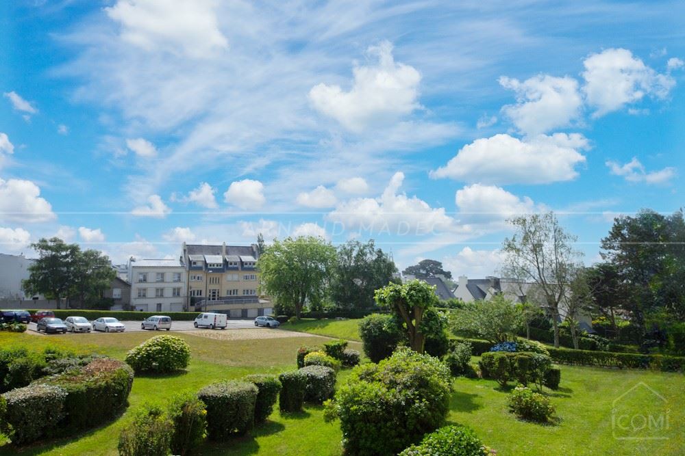 APPARTEMENT T4 DE 83 M² AVEC BELLE PIECE DE VIE - 2/3 CHAMBRES - TERRASSE - ASCENSEUR - VERDURE - CALME - RARE photo 3