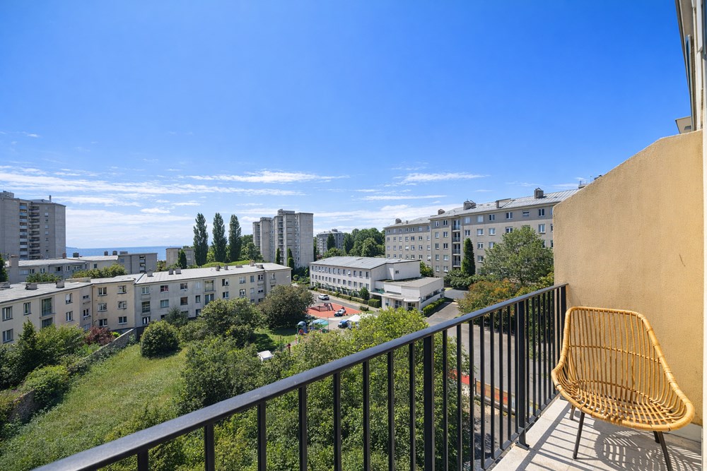 APPARTEMENT T4 - DERNIER ETAGE - BALCON - VUE MER ET JARDIN - DALLE BETON - RARE