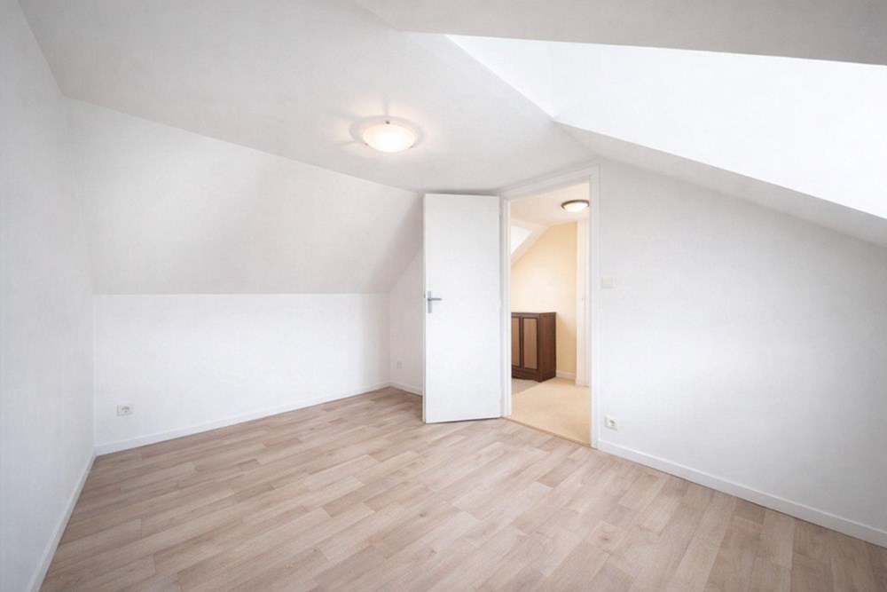 MAISON DE VILLE 75M² - 3 CHAMBRES - PIECE DE VIE 26M² - BOURG - JARDIN - DALLE BETON photo 5
