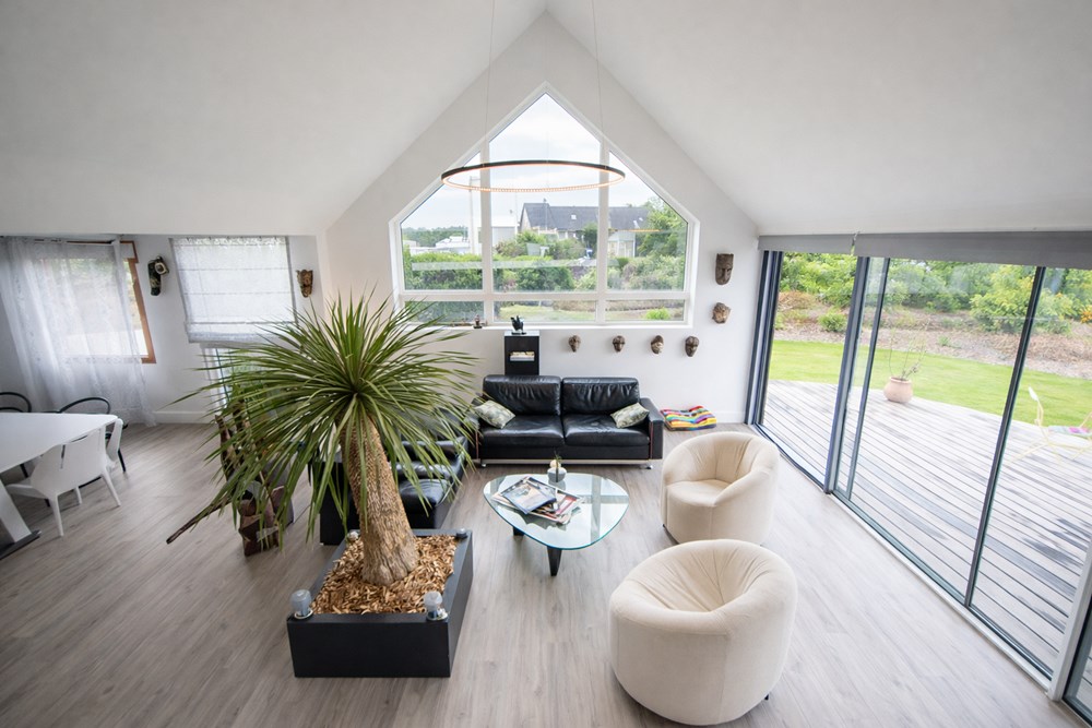 MAGNIFIQUE MAISON COUP DE COEUR - OSSATURE BOIS - 5 CHAMBRES POSSIBLE - BEAUX VOLUMES - LUMINEUX - GRAND JARDIN ARBORE - CENTRE BOURG - RARE