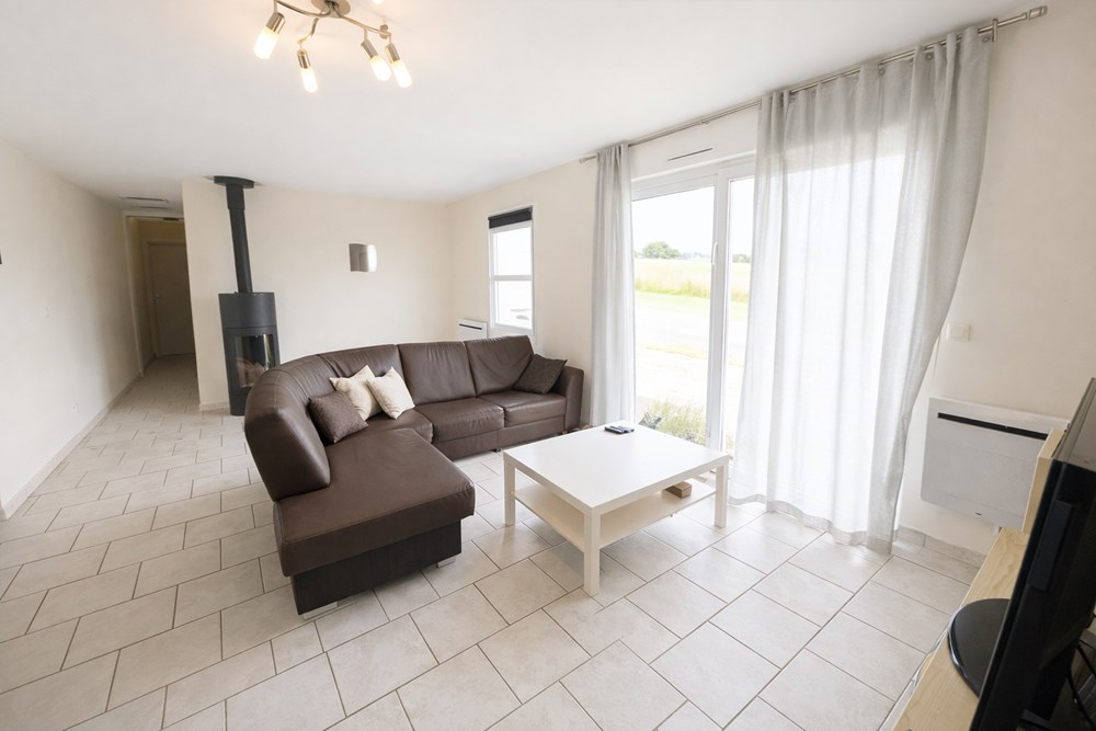 MAISON - ANNEE 2010 - PLAIN PIED - T4- 80M² - 3 CHAMBRES - GRAND JARDIN - 2 DEPENDANCES photo 3