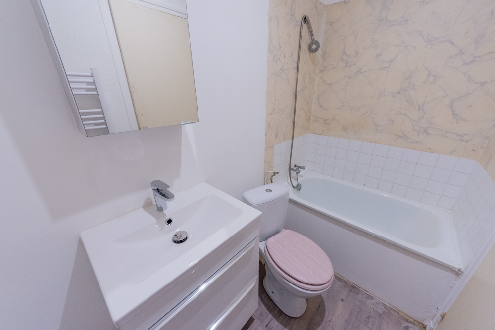 APPARTEMENT STUDIO MEUBLE DE 24M² AVEC COUR COLLECTIVE LIBRE DE LOCATAIRE - RENDEMENT LOCATIF INTERESSANT photo 4