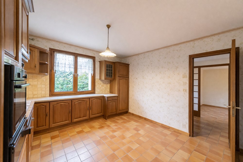 MAISON - T6 - 114M² - 4 CHAMBRES - GARAGE -VERANDA - QUARTIER CALME - PROCHE DES COMMODITES - BEAU POTENTIEL photo 4