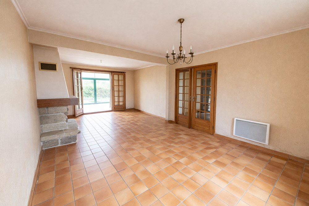 MAISON - T6 - 114M² - 4 CHAMBRES - GARAGE -VERANDA - QUARTIER CALME - PROCHE DES COMMODITES - BEAU POTENTIEL photo 3