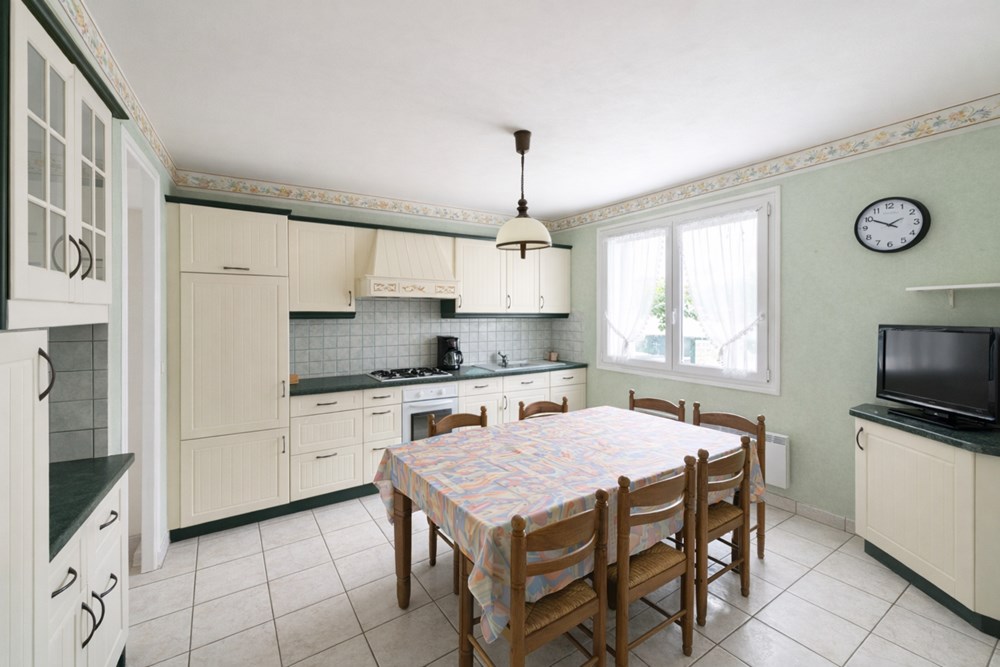 MAISON - ANNEE 70 - 4 CHAMBRES - 102M²- JARDIN - GARAGE - GRENIER - BEAU POTENTIEL - 5MIN DES PLAGES photo 2