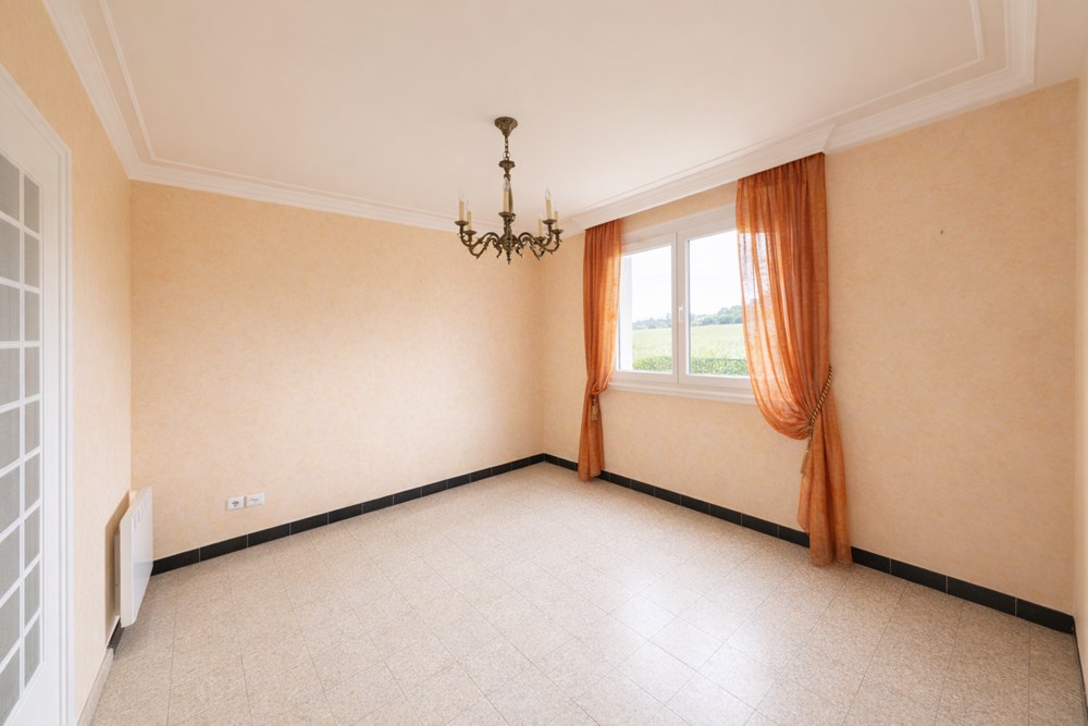 MAISON - ANNEE 70 - 4 CHAMBRES - 102M²- JARDIN - GARAGE - GRENIER - BEAU POTENTIEL - 5MIN DES PLAGES photo 3
