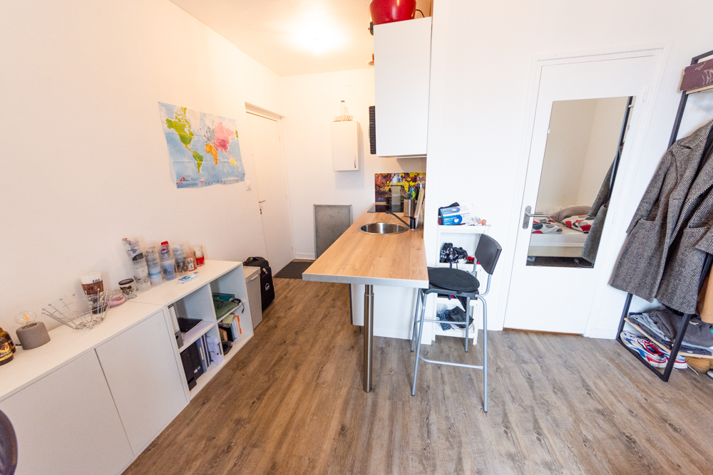 APPARTEMENT T1 BIS DE 18M² AVEC VUE DEGAGEE - LOCATAIRE EN PLACE - FAIBLES CHARGES - DERNIER ETAGE photo 3