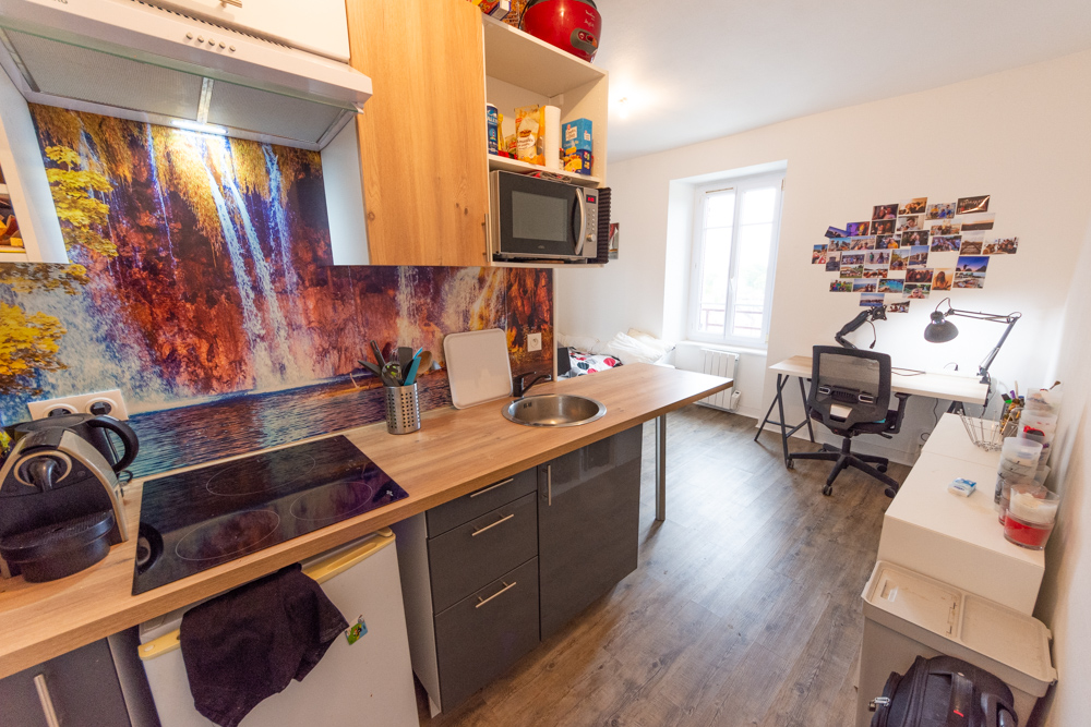 APPARTEMENT T1 BIS DE 18M² AVEC VUE DEGAGEE - LOCATAIRE EN PLACE - FAIBLES CHARGES - DERNIER ETAGE