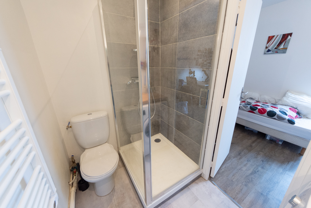 APPARTEMENT T1 BIS DE 18M² AVEC VUE DEGAGEE - LOCATAIRE EN PLACE - FAIBLES CHARGES - DERNIER ETAGE photo 4