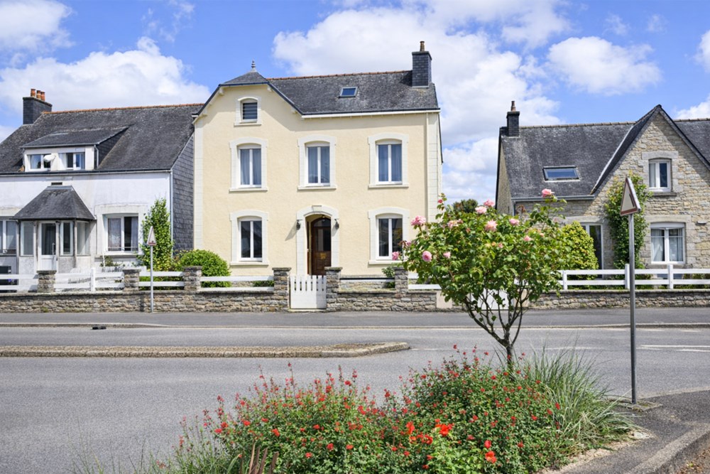 BELLE MAISON FAMILIALE - CENTRE VILLE - SECTEUR CALME - PROCHE COMMERCES ET ECOLES -
