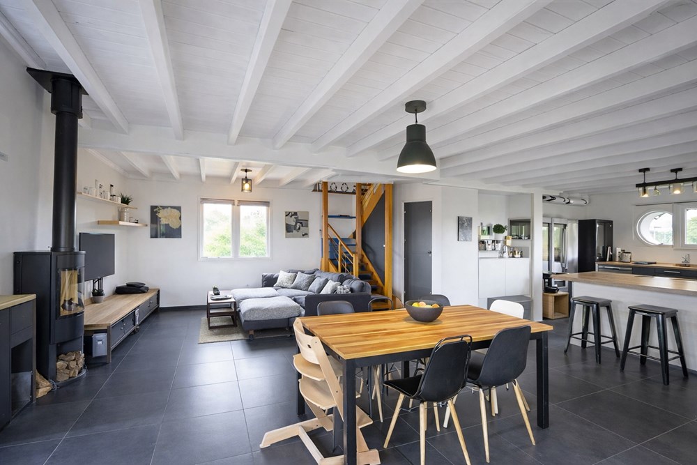 MAISON EN BOIS CONTEMPORAINE NON MITOYENNE DE 115 M² AVEC UN BEAU TERRAIN CONSTRUCTIBLE DE 1000 M² SANS VIS-A-VIS ET GARAGE photo 5