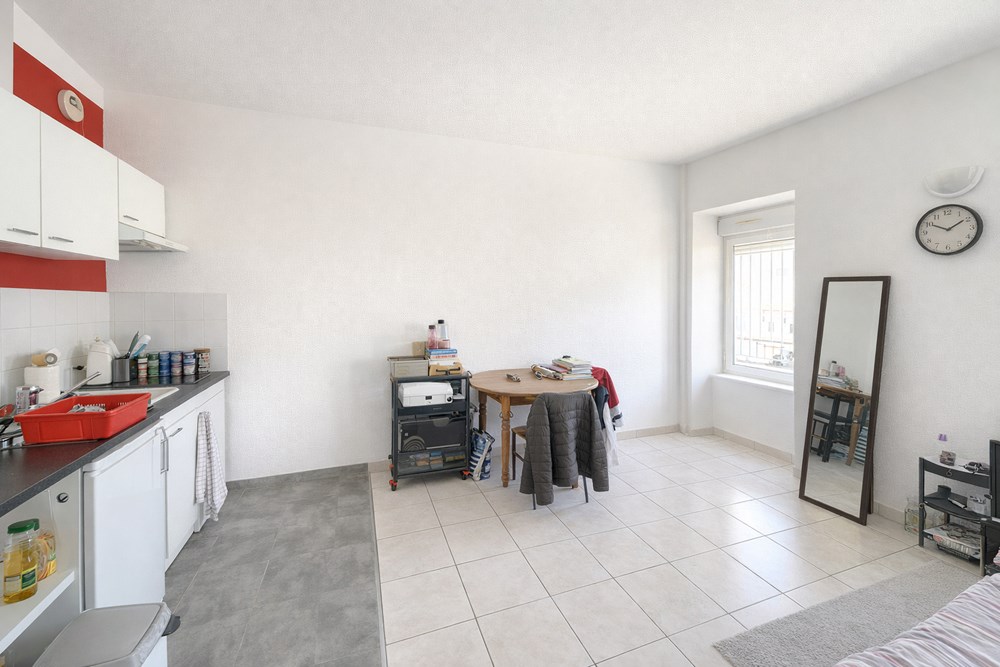 IMMEUBLE COMPOSE DE 9 STUDIOS - DALLE BETON - EMPLACEMENT IDEAL - TRAVAUX A PREVOIR photo 2