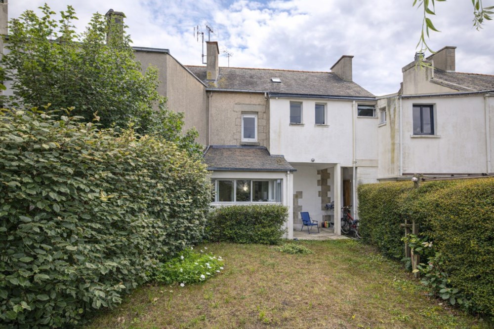 MAISON DE CHARME (1875) - 110M² - JARDIN - 4 CHAMBRES - PROCHE PLAGES ET COMMERCES - RENOVATIONS A PREVOIR