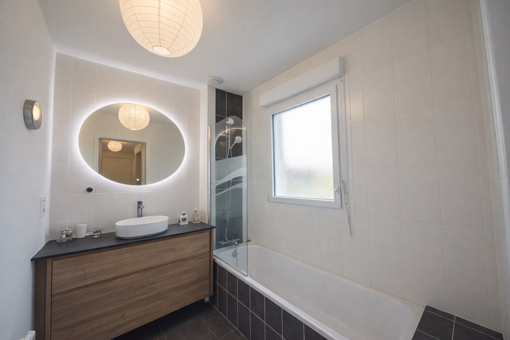 MAISON CONTEMPORAINE RECENTE - T3 - BELLE PIECE DE VIE TRIPLE AVEC CUISINE US - 2 GRANDES CHAMBRES - AUCUNS TRAVAUX - RARE photo 4